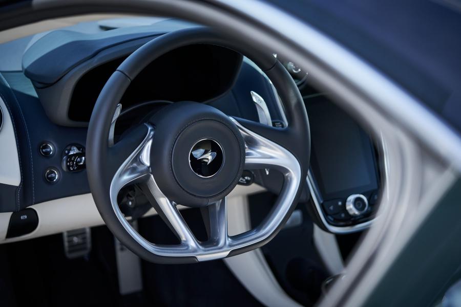 Детали интерьера McLaren GT 2019 года  (NA) (фото 2 из 17)